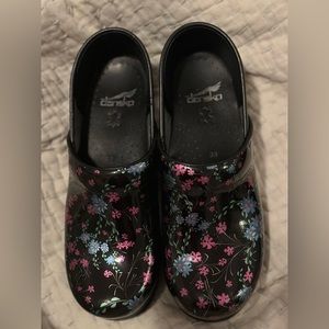 Dansko Black Patent Leather Clogs with Mirco Floral Print - Like New - Size 38